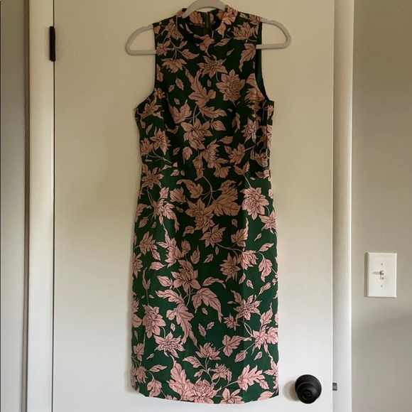 Lulus Dresses & Skirts - Lulus Green and pink floral dress